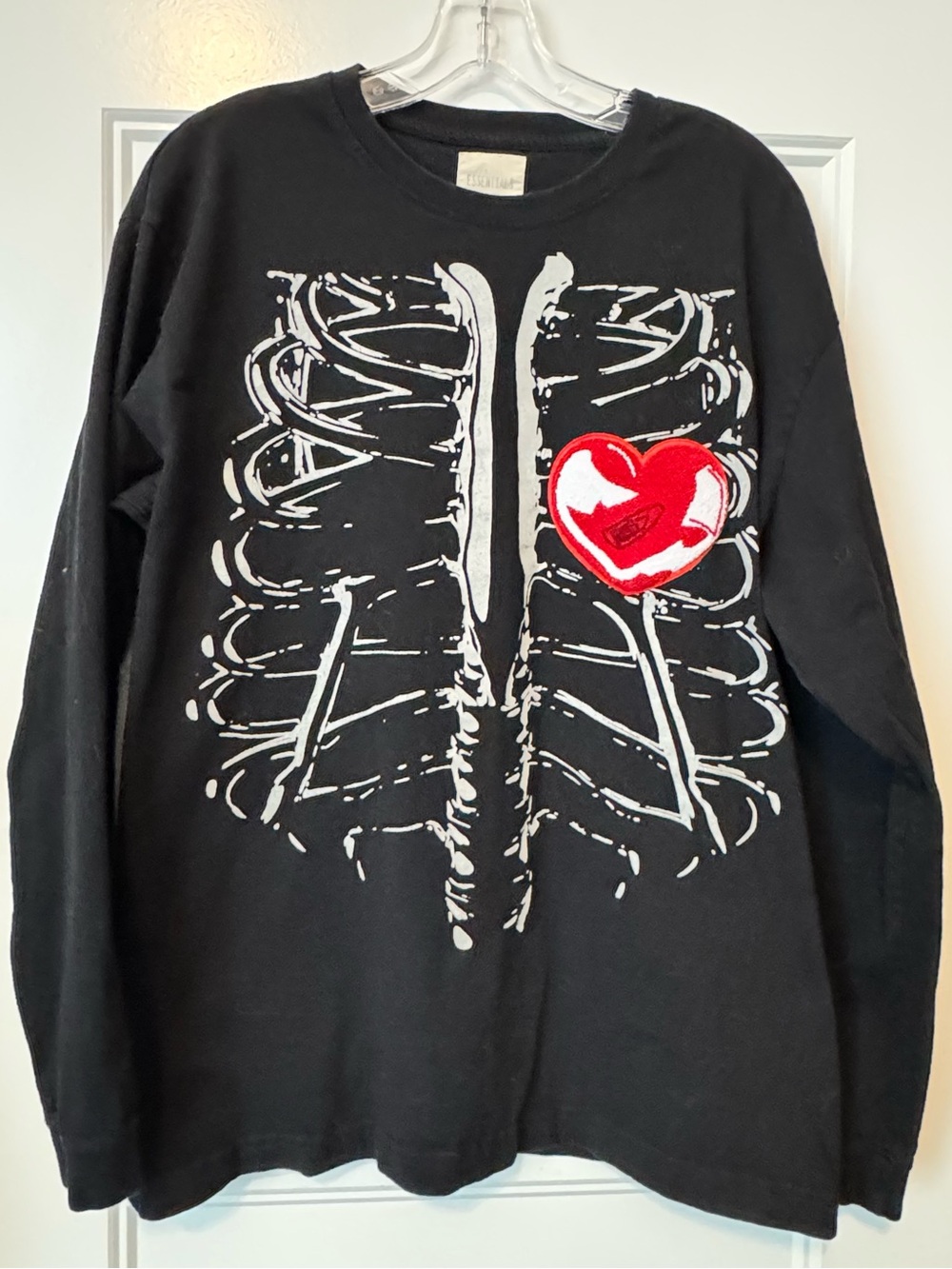 Prime Essentials Black Graphic Sweatshirt with Red Heart | Oversized L Unisex